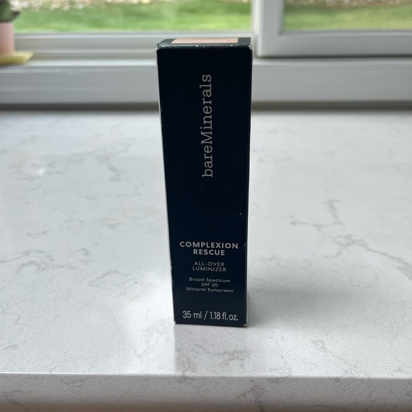 bareMinerals' COMPLEXION RESCUE All-Over Luminizer Mineral SPF 20 in Champagne - Picture 2 of 3